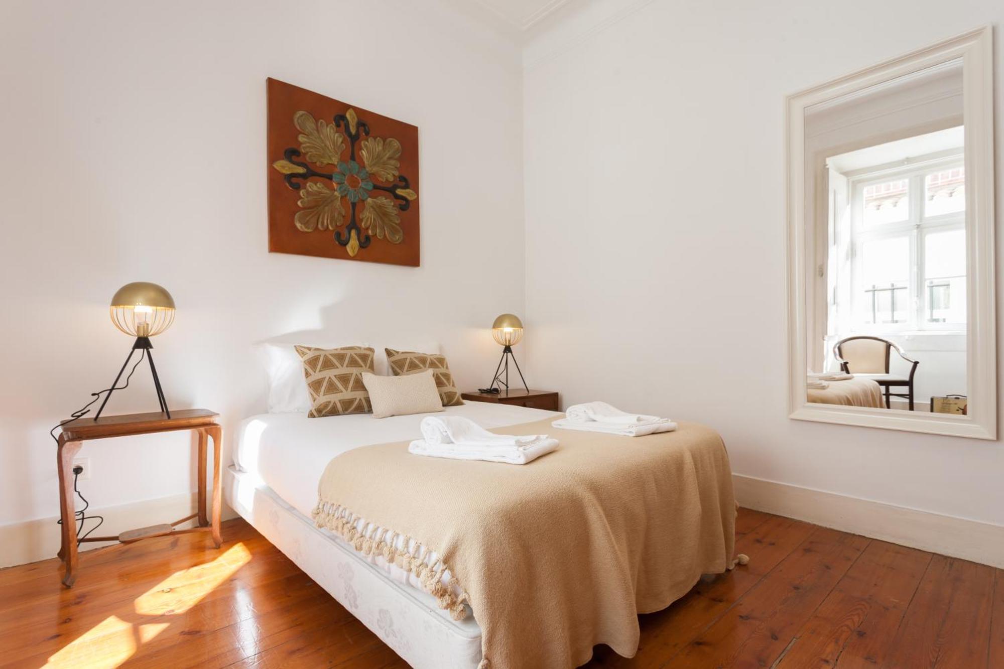 Tejo Vintage Three-Bedroom Apartment - By Lu Holidays Lisbon Exterior photo